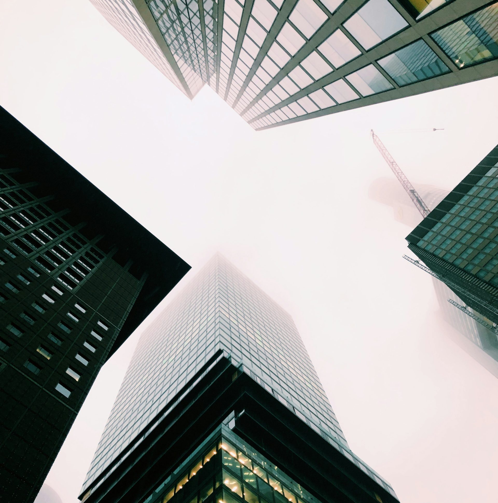 Foto von Gebäuden aus der Froschperspektive